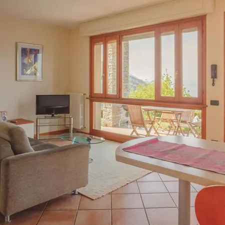 Paradiso - Sole Garten-ferienwohnung Mit Pool Apartamento *